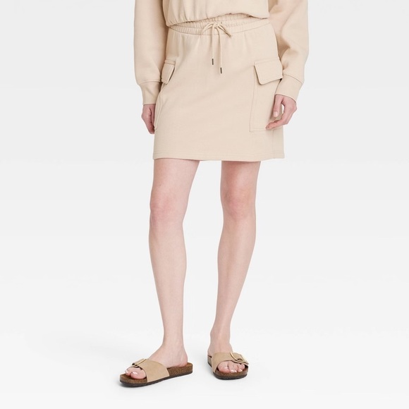 NWT Soft Girl Neutral Cargo Mini Skirt Lounge Fleece Utility Universal Thread L - Picture 2 of 10